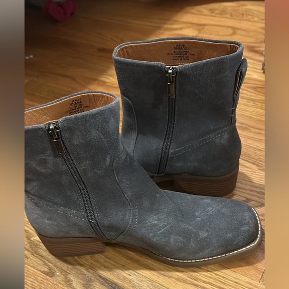 Brand new Lucky Brand Booties size 9 1/2 - Picture 4 of 4